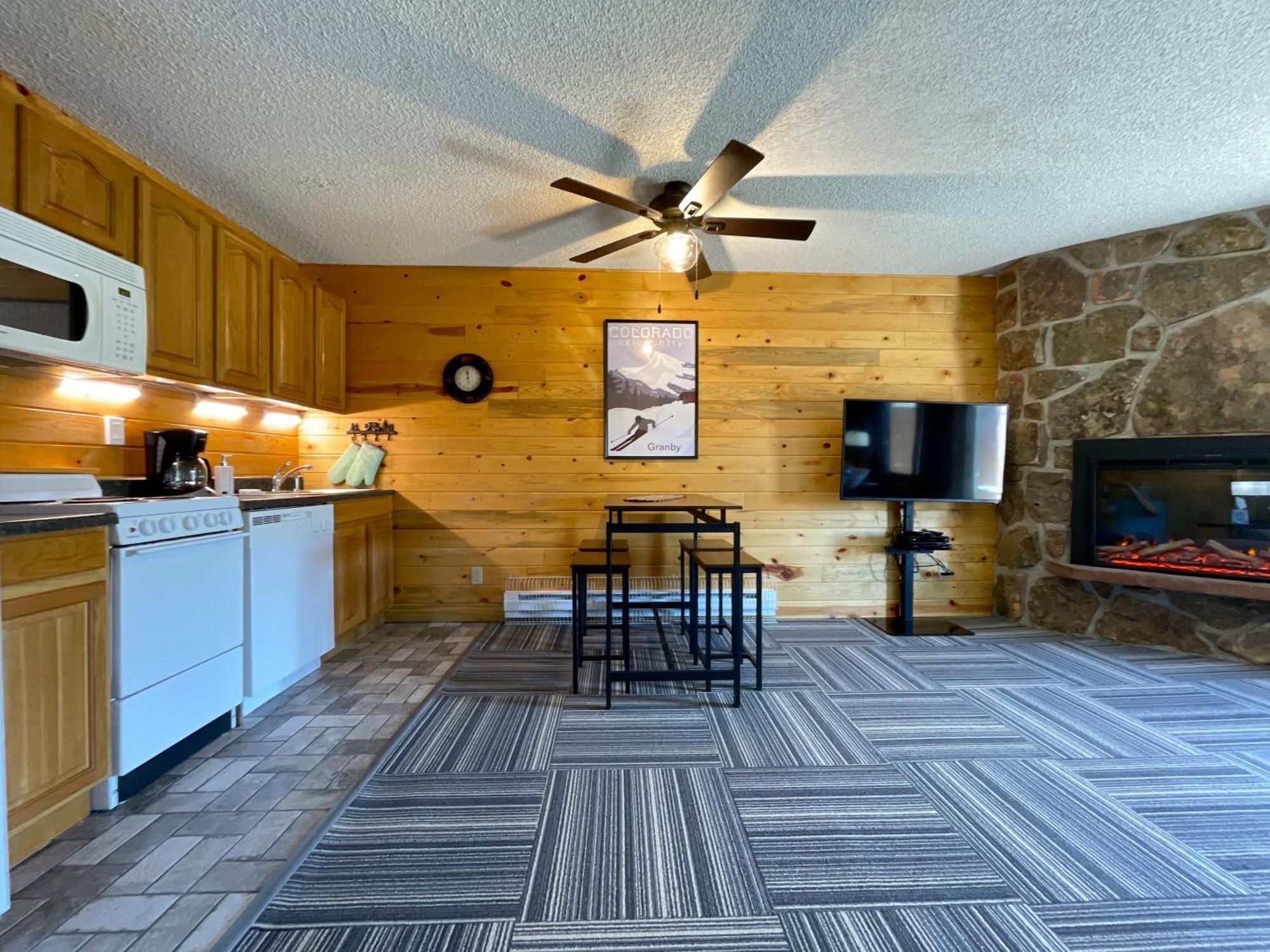 Relax, Adventure, Views, Amenities+Memories Leilighet Granby Eksteriør bilde